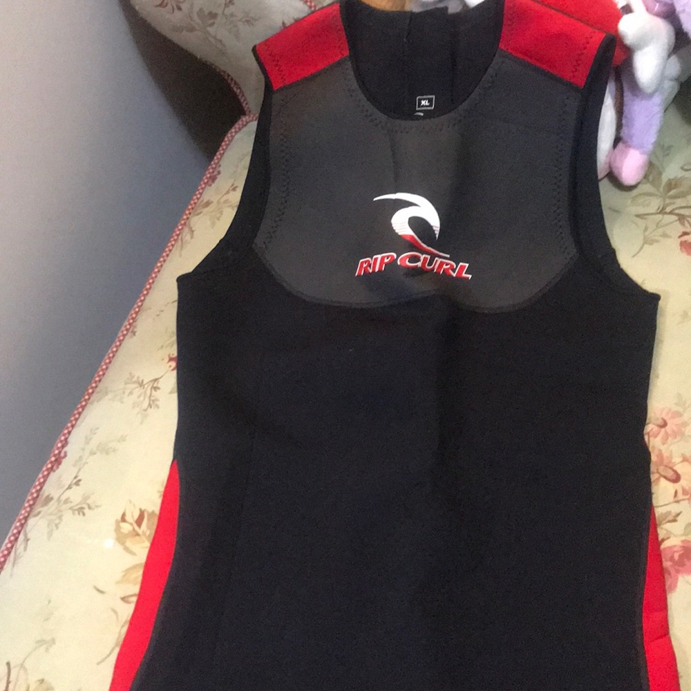 Men’s wet suit.